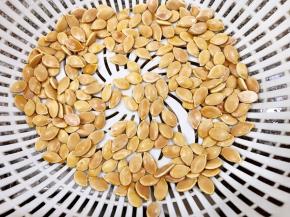 去掉瓤后，沥干水