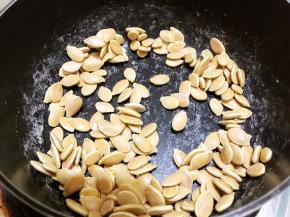 小火加热开始翻炒