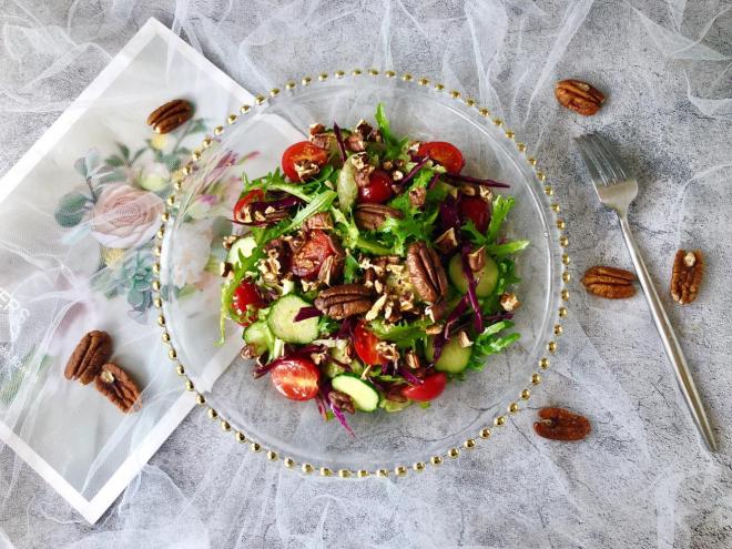 教你自制油醋汁，拌出美味碧根果蔬菜沙拉