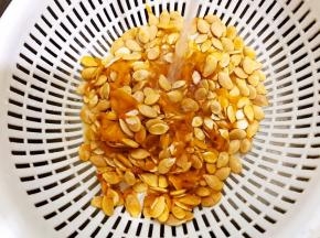 用清水冲洗