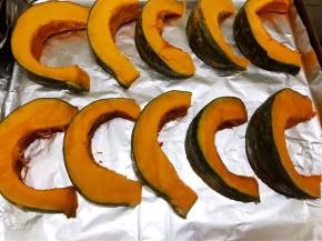 摆在铺有锡纸的烤盘上