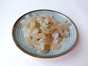 剥去虾壳【从虾的第三节壳开始剥就特别容易】