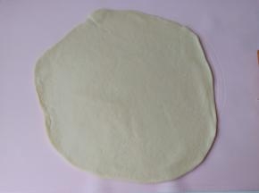 油皮擀成大圆片。