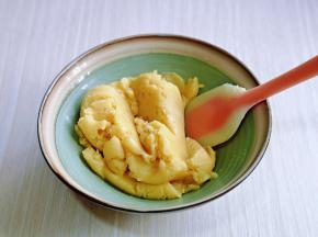 用硅胶铲翻拌均匀，至无干粉。