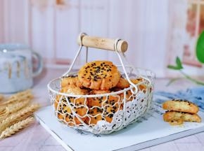 口感酥脆的核桃酥，营养特别丰富，经常食用还能强健身体呦～广式核桃酥口感香甜，含有核桃的清香，做起来也非常简单。