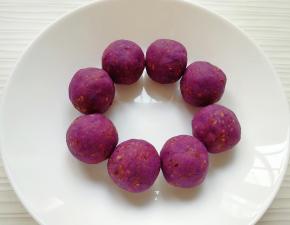 分成25g一个搓圆备用。