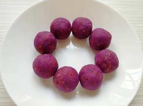 分成25g一个搓圆备用。