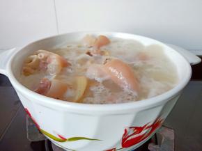 炖至时不要加盐。