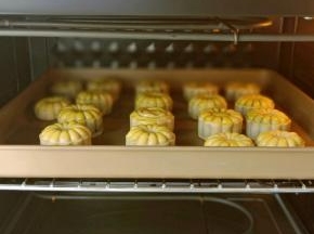 继续上下火180度15分钟。