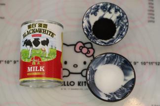 开始制作奶茶：将所有奶茶需要的材料准备好。