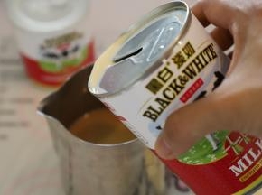 倒入红茶液内。