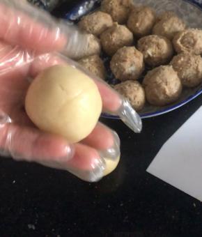 收口要严实，再搓成圆球