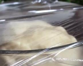 密封后放入冰箱冷藏，醒面2小时以上