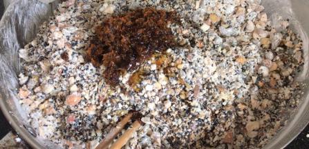 加入蜜桂花、香油、蜂蜜