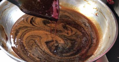 熬煮至浓稠液体状