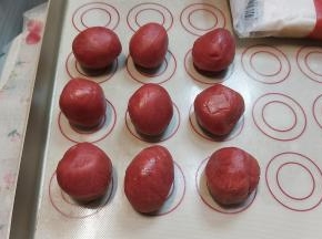 把红酒桃山皮分成每份20克。