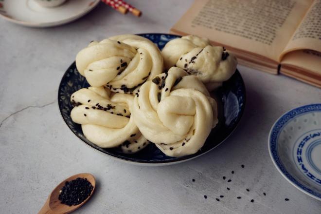 香葱芝麻花卷