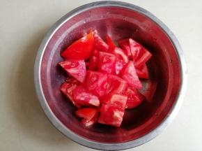 西红柿切小块