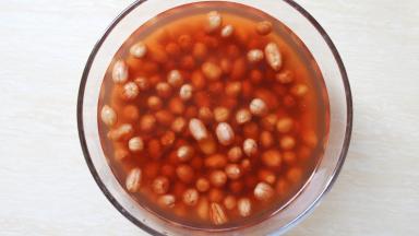 大概泡一小时左右，呈现这个颜色就可以