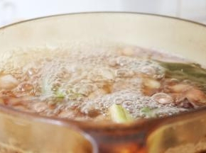 大火烧开，转中火煮8-10分钟左右