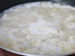 熬煮5分钟左右，期间搅拌一下