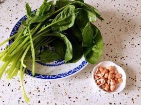 菠菜洗净