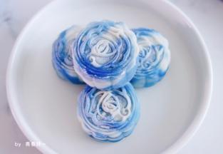 蝶豆花太适合做青花瓷月饼啦