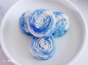 蝶豆花太适合做青花瓷月饼啦