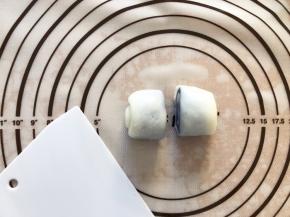 用刮刀从中间切成两半