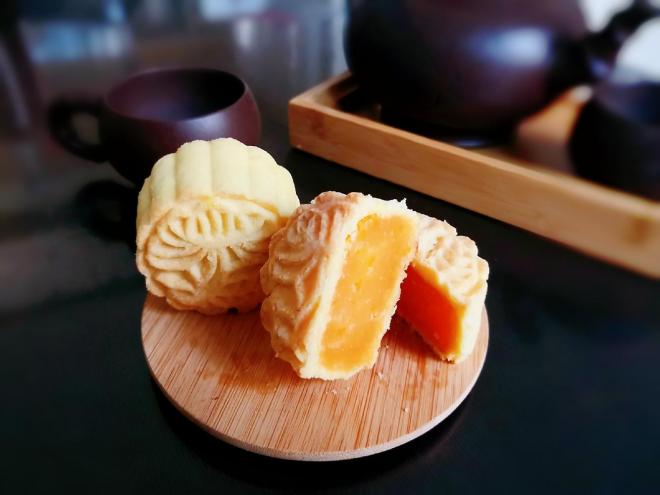 酥皮金沙奶黄月饼