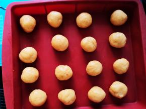 将馅料平均分成16份