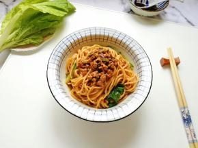 美味的面条做好了。