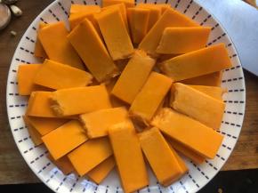 摆放入略有深度的碗中；