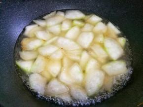 加入一大碗开水煮5分钟。