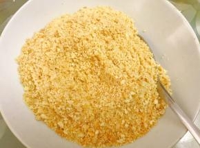 消化饼干打成碎末