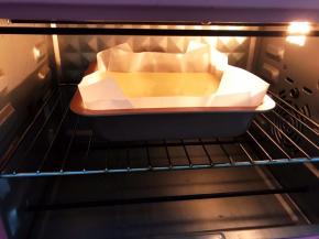 放入预热好的烤箱中层先140度烤40分钟，再转180度烤10分钟上色满意即可