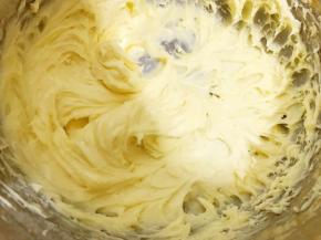 用打蛋器打至顺滑