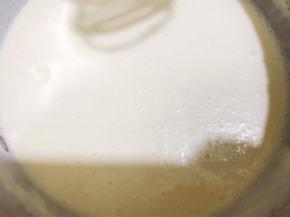 分次加入椰浆打匀