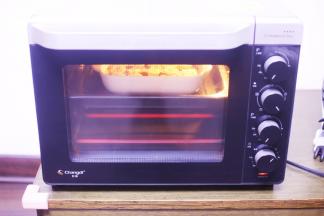 放入预热好的烤箱，180度上下火中层烤20分钟即可。