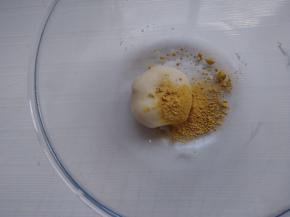 剩下的小面团加入南瓜粉