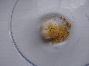 剩下的小面团加入南瓜粉