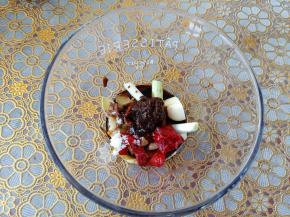 加入生抽，老抽，蚝油，豆瓣酱，盐，糖