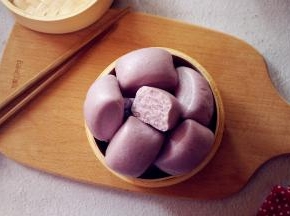 冷水上锅蒸，大火转中小火蒸8分钟左右，视馒头坯大小而定