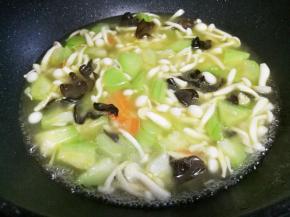 加一大碗水煮开。