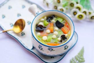 出锅盛入碗中，撒上葱花即可。