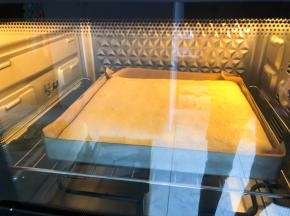 放入预热好的烤箱中层，上下火170度20分钟