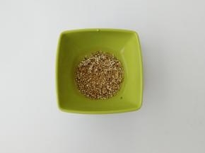 藜麦用清水冲洗一下，其实是免洗的，我还是清洗了一下。