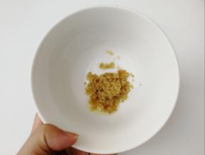 土豆取出后，正好藜麦煮好，捞出，沥干水分。