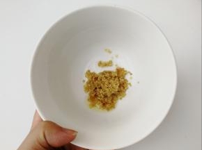 土豆取出后，正好藜麦煮好，捞出，沥干水分。