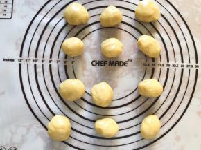 饼皮分成25克一个